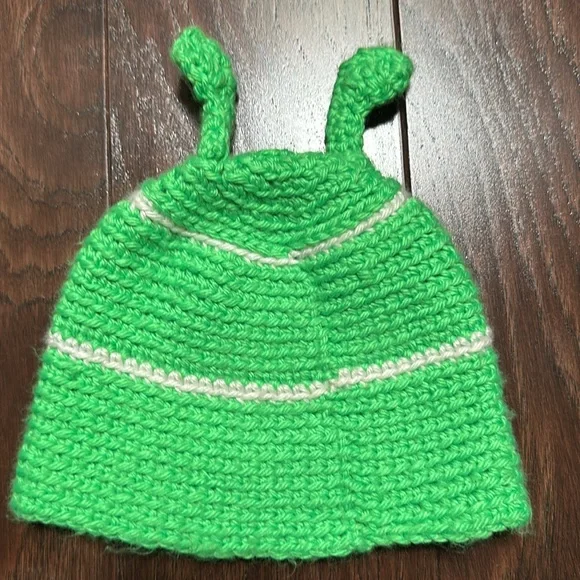 Hand knit green hat with ears (12M) - Picture 2 of 4